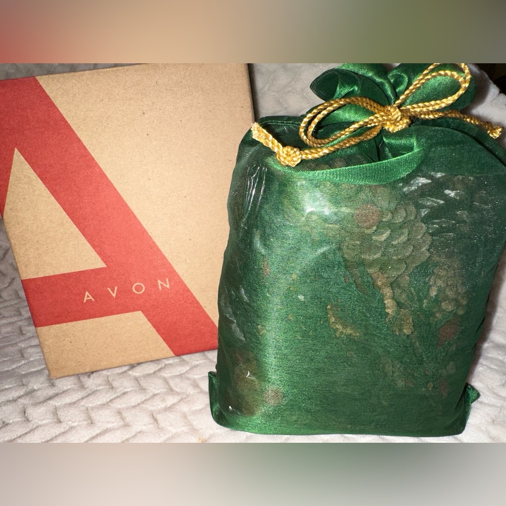*NEW* Avon Holiday Potpourri - Evergreen
